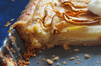 Tarte au sarrasin et poires, crème au lait ribot