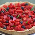 TARTE SABLEE AUX FRAISES SUR UN LIT DE CREME MOUSSELINE A LA VERVEINE CITRONNELLE