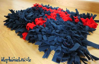 Idée DIY récup : faire un tapis tout doux sans couture ! (à faire avec les enfants ?) 