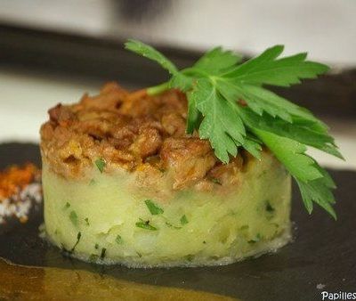 Carbonnade de souris d'agneau à la bière, écrasée de pommes de terre au persil plat