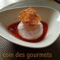 Ile flottante à la framboise,coulis fraise,tuile de fruits rouges