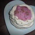 Nids de crème framboise en meringue