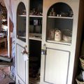 Voici une petite armoire en pin qui à l'origine