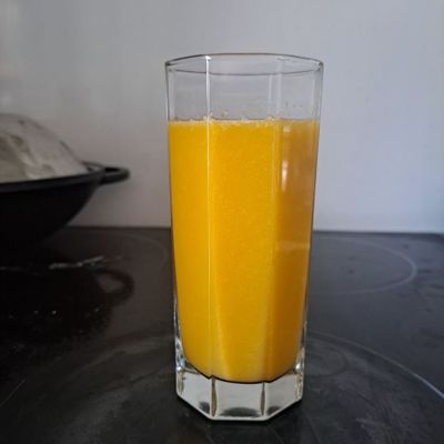 Smoothie de mangue au citron et aux grenades