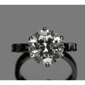 Solitaire orné d'un diamant rond, monture platine.
