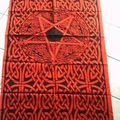 Nappe d'autel celtique rouge et noire