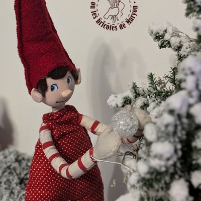 Tobie décore le sapin