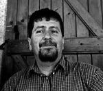 La lune et le cyprès