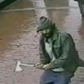 Vidéo-New York: Des policiers attaqués à la hache, l'agresseur abattu