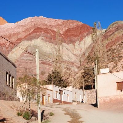 "Para el que mira sin ver, la tierra es tierra no mas"