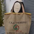Grand cabas réalisé avec un sac à café du Pérou recyclé - modèle unique - reversible - tote bag upcycling