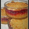 Crumble aux pommes et coulis de fruits rouges...