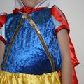 Quand la blouse boutonnée S du Onna no ko no odekake fuku devient un bustier manches ballon de robe de blanche neige