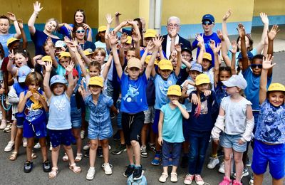 LES JEUNES N’Y ONT VU QUE DU BLEU.