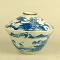 Bol couvert en porcelaine bleue de Huê. Marque Shunli Kunji. Chine pour le Vietnam. XIXème siècle. 