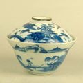 Bol couvert en porcelaine bleue de Huê. Marque Shunli Kunji. Chine pour le Vietnam. XIXème siècle. 