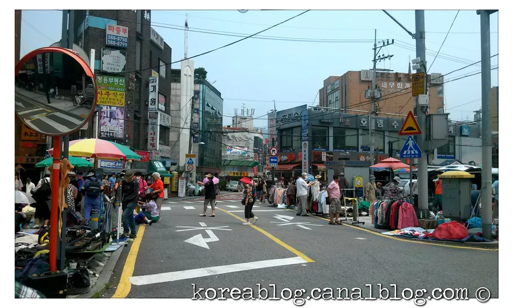 Seocho Saturday Flea market 