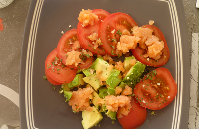 Petite Salade Tomates Avocats Saumon