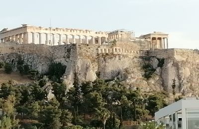 Un soir en bas de l'Acropole ...
