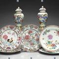 Groupe de porcelaines de la famille rose d'époque Qianlong