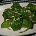 Jeunes pousses d'épinard en salade, sauce Ginger Thai Soy