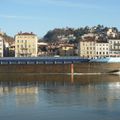 PASSAGE D'UNE PENICHE SUR LE RHONE...