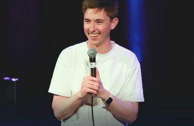 Jake Lambert en show comique à l’Apollo Théâtre à Paris le 12/11