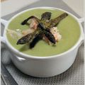 Soupe froide d'asperge et miettes de crabe