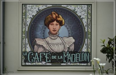 Au Café de la Madelon.