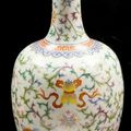 Chinese Vase Soars Ten Times Above Estimate in UK Auction