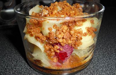 CRUMBLE AUX POMMES, POIRES ET FRAMBOISE