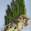 Asperges rôties, câpres et amandes