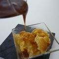 Crumble poires nectarines avec sa sauce aux Carambars cubs