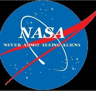 Pyramide et autres constructions sur l'astéroïde "Bennu"