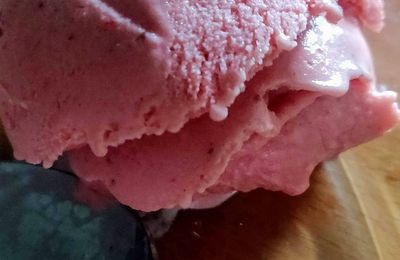 Glace mangue-fraise sans turbine, sans crème, sans oeufs