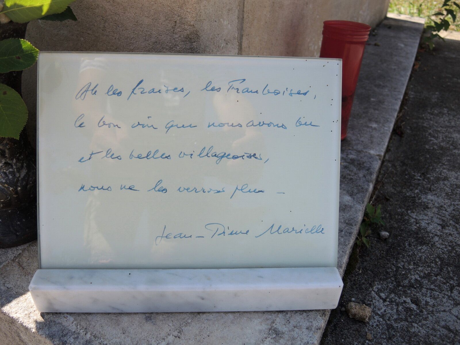 Précy-le-Sec, tombe de Jean-Pierre Marielle, août 2024. (89)