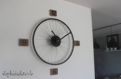 DIY brico récup Une horloge murale avec une roue de vélo