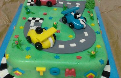 GATEAU CIRCUIT VOITURES DE COURSES PATE A SUCRE