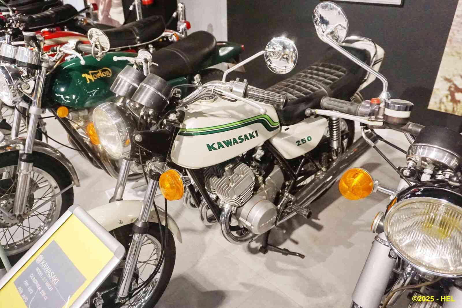 Kawasaki Mach s.I 250cc_01 - 1972 [Jap] HL_GF