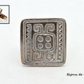 BAG325 - Bague carrée maya en bronze blanc