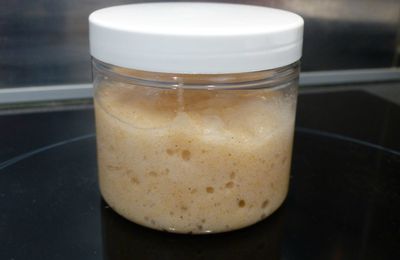 Recette d'un gel exfoliant au citron pour la douche