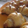 Mini croissants saumon fumé, fromage frais & aneth