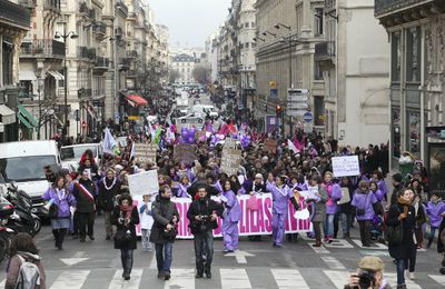 Manifestation à Paris pour la Maternité des Lilas