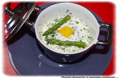 OEUFS COCOTTE  AUX ASPERGES VERTES