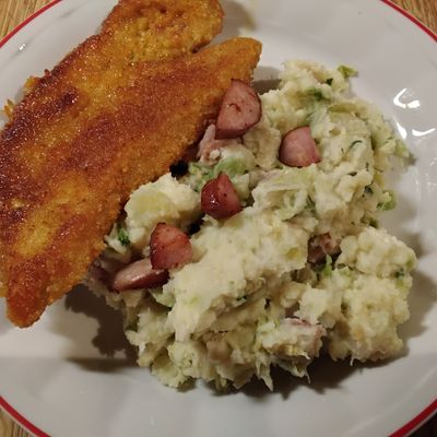 Potée de choux de Bruxelles, saucisse fumée, poivre vert et schnitzel 