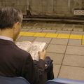 Ici Tokyo: dans le métro, même les senior lisent des mangas