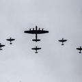 BOMBARDIER LANCASTER SURVOLANT LONDRES