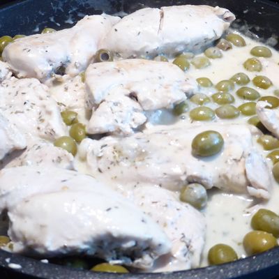 Poulet au vin blanc et aux olives