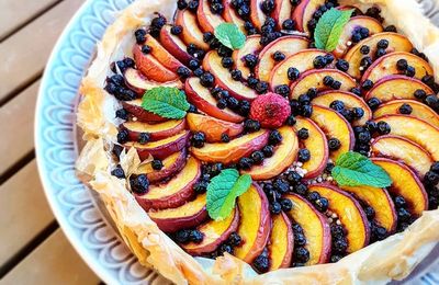 ...Tarte fine aux pêches de Cyril Lignac dans Tous en cuisine, 2eme édition...