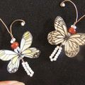 Papillon tamponné et perlé